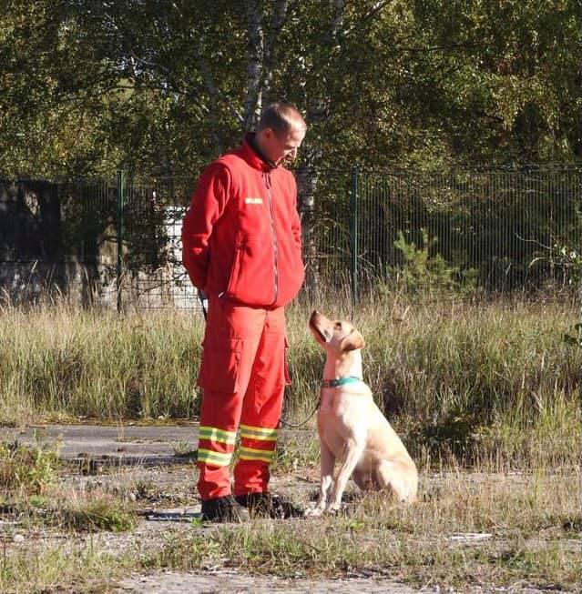 Ralph Albrecht mit Rettungshund Paul